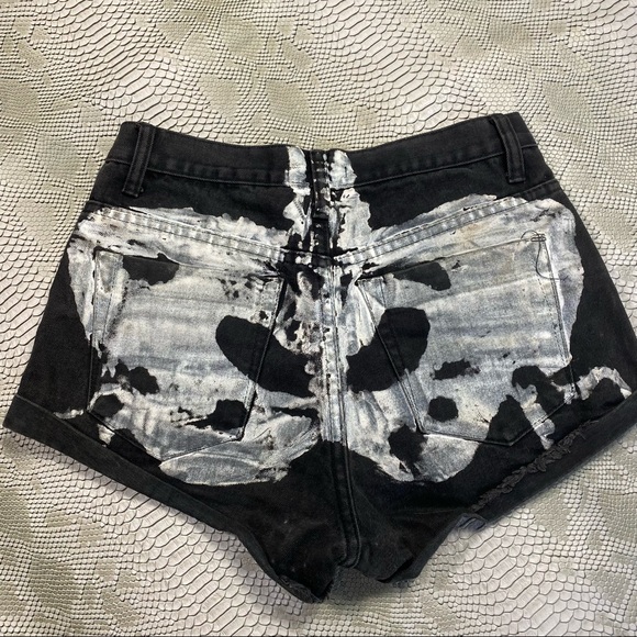 Vintage black high waisted destroyed shorts white skull hips - Picture 1 of 9